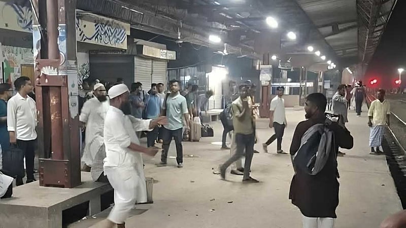 খেলার মাঠের বিবাদ ভৈরব বাজার স্টেশনে: সংঘর্ষে আহত ৩০, ট্রেন বন্ধ ৫ ঘণ্টা
