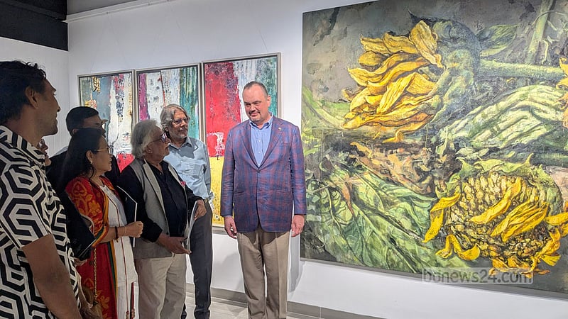ভূমি গ্যালারিতে চিত্রপ্রদর্শনীতে মার্কিন রাষ্ট্রদূত