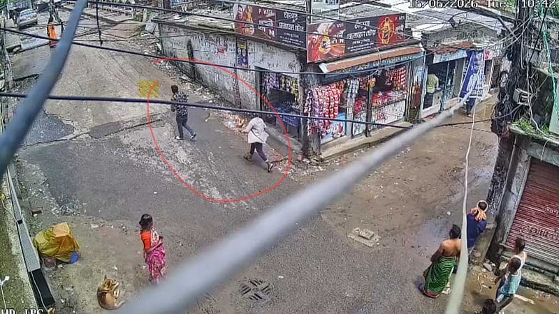 আদাবরে এমএফএস এজেন্টকে কুপিয়ে ‘লুট’