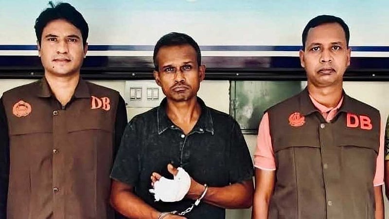 বগুড়ায় ধারালো অস্ত্র দিয়ে কুকুরকে জখম, ব্যবসায়ী গ্রেপ্তার