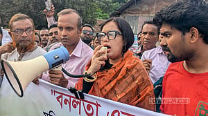 তারা মৌলবাদী রাষ্ট্র বানাতে চায়: সিনেমা বন্ধের প্রতিবাদে রুমিন ফারহানা