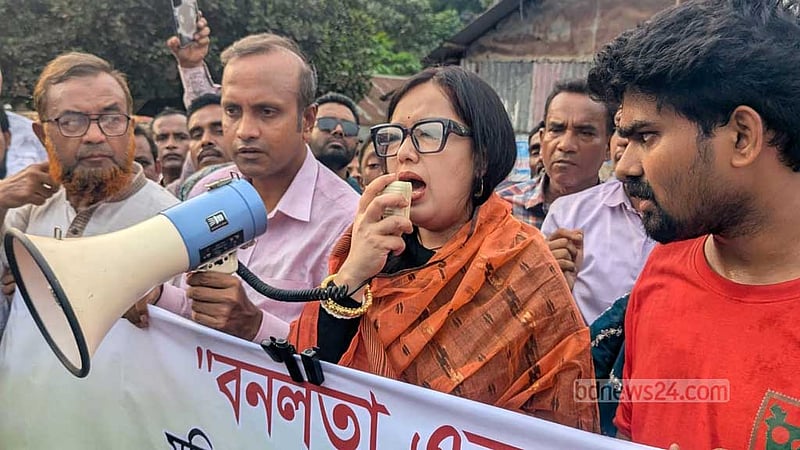 তারা মৌলবাদী রাষ্ট্র বানাতে চায়: সিনেমা বন্ধের প্রতিবাদে রুমিন ফারহানা