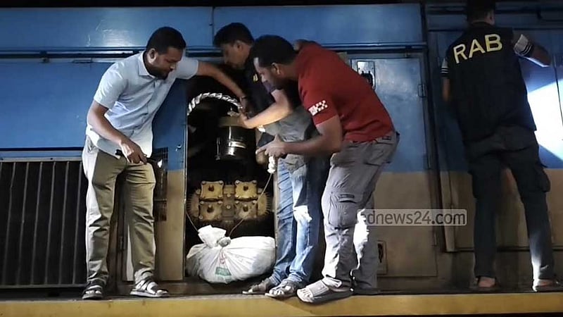 ব্রাহ্মণবাড়িয়ায় ট্রেনের ইঞ্জিনে বস্তাভর্তি গাঁজা, লোকোমাস্টার আটক