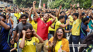 ব্রাজিলের খেলা দেখতে টিএসসিতে ভিড়