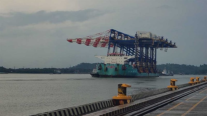 পতেঙ্গা টার্মিনালে যুক্ত হলো চারটি গ্যান্ট্রি ক্রেন