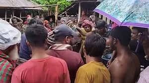 চুয়াডাঙ্গায় বজ্রপাত ও বিদ্যুৎস্পৃষ্টে কৃষক-কিশোর নিহত