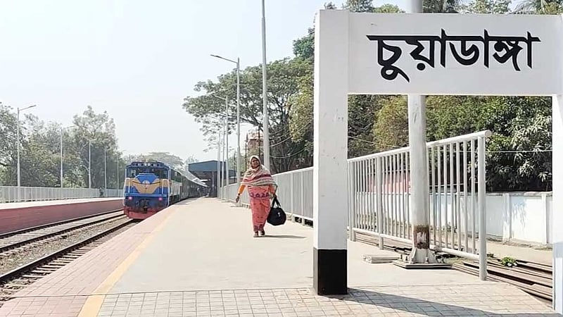 চুয়াডাঙ্গায় ট্রেনের সঙ্গে বাইকের ধাক্কা, ২ আরোহী নিহত