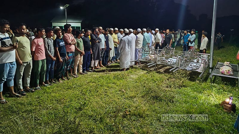লক্ষ্মীপুরে মা ও তিন মেয়ে খুন: কুমিল্লায় পাশাপাশি কবরে সমাহিত