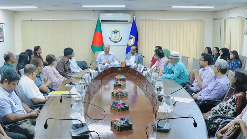 কোভিড-১৯ টিকার দীর্ঘমেয়াদী প্রভাব নিয়ে সিআইইউতে সেমিনার
