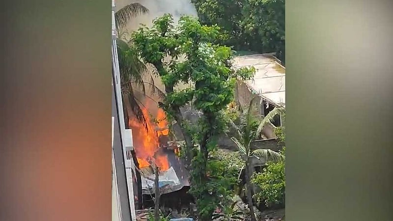হালিশহরে আগুনে পুড়েছে বসতঘর