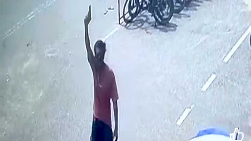 কালুরঘাট বিসিক এলাকায় প্রকাশ্যে অস্ত্র উঁচিয়ে গুলি