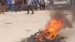প্রস্তাবিত ফটিকছড়ি উত্তর উপজেলার কার্যালয় ‘যৌক্তিক স্থানে’ স্থাপনের দাবিতে সড়ক অবরোধ, বিক্ষোভ