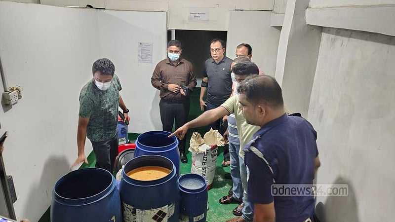 কুমিল্লায় কারখানা থেকে অনুমোদনহীন ২১ পদের ওষুধ জব্দ, মালিক আটক