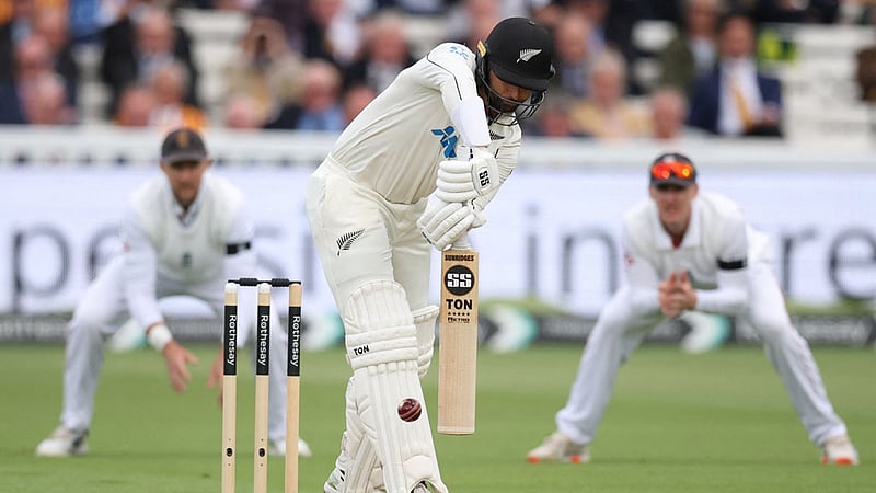 সিরিজের মাঝে দেশে ফিরেছেন কনওয়ে
