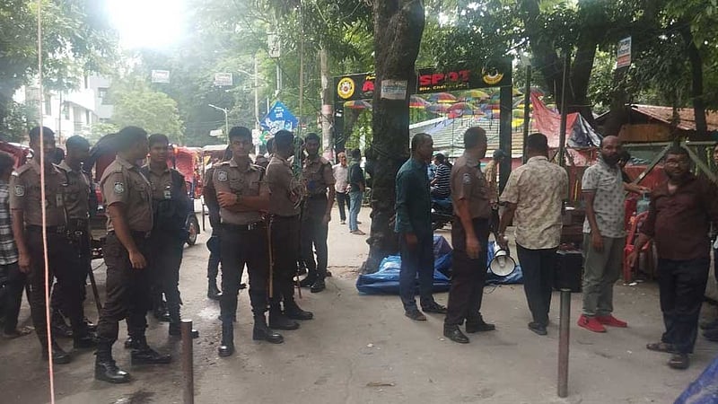 ধানমন্ডি লেকে অবৈধ স্থাপনা উচ্ছেদ
