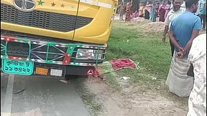 দিনাজপুরে ট্রাকচাপায় ভাই নিহত, আহত বোন