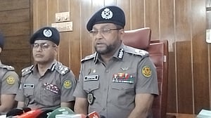 ছিনতাইকারী-চাঁদাবাজ ধরতে যতটুকু প্রয়োজন ততটুকু বল প্রয়োগ: ডিএমপি কমিশনার
