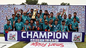 শেষ দিনের চরম নাটকীয়তায় ১৬ বছর পর শিরোপার হাসি মোহামেডানের