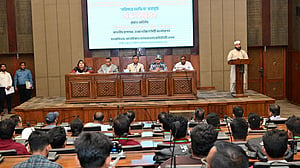 ডেঙ্গু নিয়ে সচেতনতা সৃষ্টি: পরীক্ষামূলকভাবে মতিঝিলে নামছেন ২০ ‘সিটি ইন্সপেক্টর’