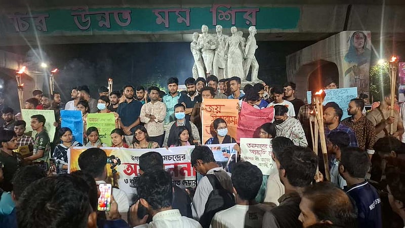 গাইবান্ধায় রামকে ‘অবমাননার’ প্রতিবাদে ঢাবিতে মশাল মিছিল