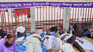 এমপিওভুক্তির দাবি: অনশনে অসুস্থ ৭ এবতেদায়ী শিক্ষক