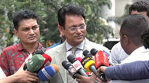 ‘মাতৃভাষা কি বাদ দেওয়া যেতে পারে?’ কোর্স বন্ধের খবর উড়িয়ে দিলেন মন্ত্রী