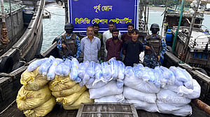 সেন্টমার্টিনে সোয়া ৩২ কোটি টাকার কারেন্ট জাল জব্দ, আটক ৬
