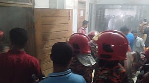 বরিশাল মেডিকেলে রাসায়নিকের কক্ষে আগুন