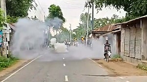 গাইবান্ধায় পান হাটের দখল নিয়ে ধাওয়া-পাল্টা ধাওয়া, ককটেল বিস্ফোরণ