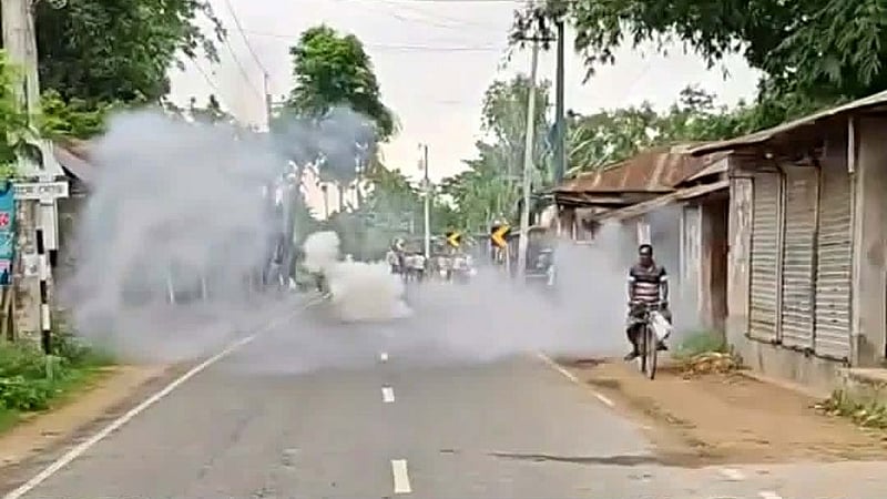 গাইবান্ধায় পান হাটের দখল নিয়ে ধাওয়া-পাল্টা ধাওয়া, ককটেল বিস্ফোরণ