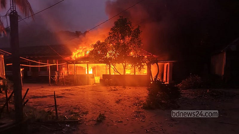 গাইবান্ধায় শিবির নেতা খুন: প্রতিপক্ষের বাড়িতে অগ্নিসংযোগ