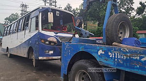 গাজীপুরে ‘উত্তরা ইউনিভার্সিটির’ বাস উল্টে আহত ২৩ শিক্ষার্থী