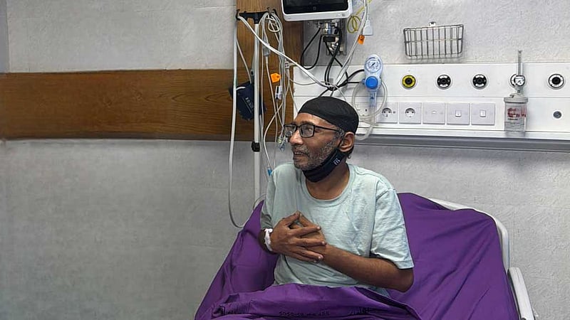 বুকে ব্যথা নিয়ে হাসপাতালে রামিসার বাবা