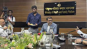 ৬ নবজাতকের মৃত্যু: আইনি দিক নিয়ে অ্যাটর্নি জেনারেলের সঙ্গে স্বাস্থ্যমন্ত্রীর আলোচনা