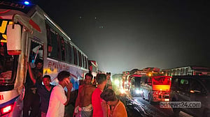 যমুনা সেতুতে ২৩ ঘণ্টায় ২৪ দুর্ঘটনা, ঢাকামুখী মহাসড়কে ভোগান্তি