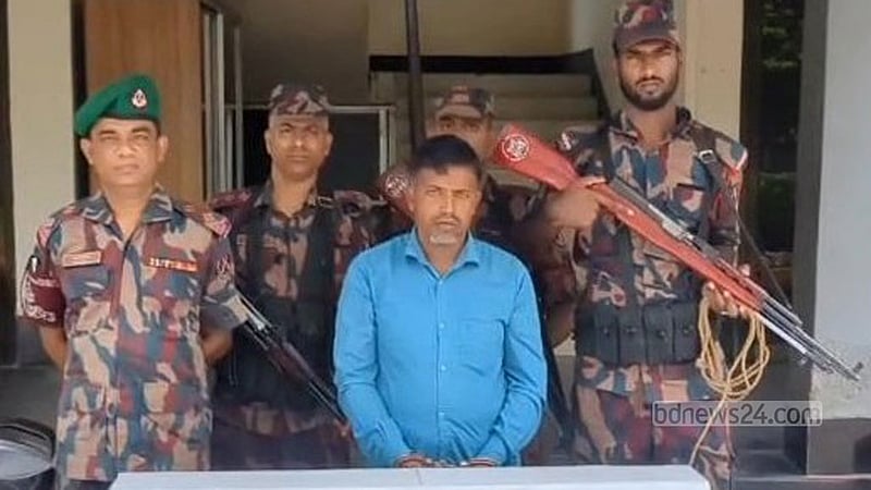 যশোরে ১ কেজির বেশি সোনা জব্দ, ‘পাচারকারী’ আটক