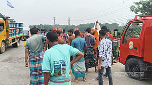 ঝিনাইদহে রাস্তা পার হতে গিয়ে বাসের ধাক্কায় ট্রাকচালকের মৃত্যু
