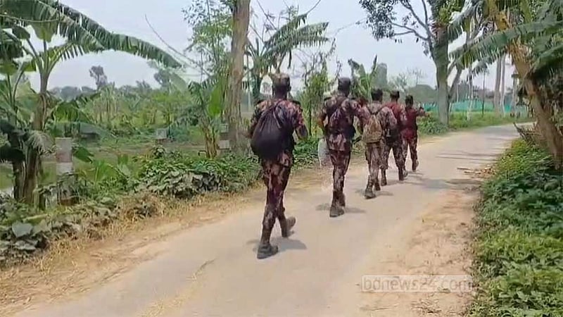 পাঁচবিবি সীমান্তে বিএসএফের কাঁটাতারের বেড়া দেওয়ার চেষ্টা, বিজিবির বাধা