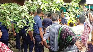 জয়পুরহাটে গৃহবধূর ঝুলন্ত লাশ উদ্ধার, স্বজনদের দাবি হত্যা