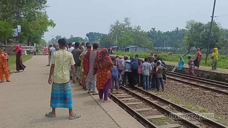 জয়পুরহাটে ট্রেনে কাটা পড়ে তরুণের মৃত্যু