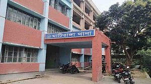খাগড়াছড়িতে জাম পাড়তে গিয়ে গাছ থেকে পড়ে শিশুর মৃত্যু