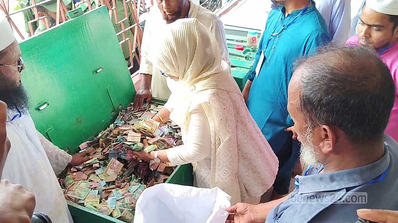 পাগলা মসজিদের দানবাক্সে মিলেছে ৪৩ বস্তা টাকা, চলছে গণনা