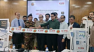 চট্টগ্রাম মেডিকেলে চিকিৎসা সরঞ্জাম দিল কেএসআরএম
