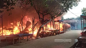 কুড়িগ্রামে পুড়ে গেছে ১০৫ দোকান, ১২ কোটি টাকা ক্ষতির দাবি