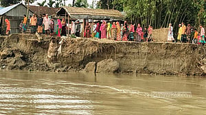 ভূরুঙ্গামারীতে ৩ দিনে কালজানির গর্ভে বিলীন প্রায় ১০০ বসতভিটা