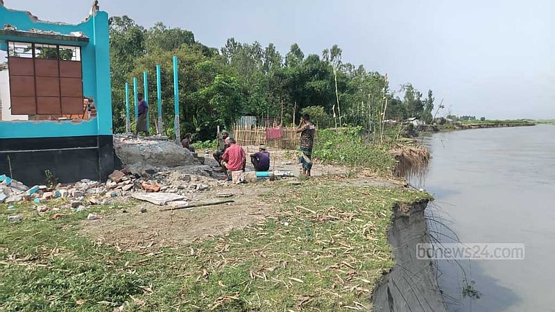কুড়িগ্রামে ব্রহ্মপুত্রের ভাঙনে ৩০ পরিবার গৃহহীন, ঝুঁকিতে আরও শতাধিক