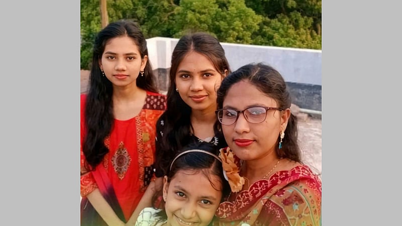 লক্ষ্মীপুরে মা ও দুই মেয়ে খুন: আহত আরেক মেয়ের মৃত্যু, পিটুনিতে সন্দেহভাজন যুবক নিহত