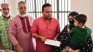 লঞ্চ দুর্ঘটনায় নিহতদের দুই পরিবারকে নৌপরিবহন মন্ত্রণালয়ের আর্থিক সহায়তা