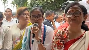 হাদি হত্যার আসামিদের গ্রেপ্তার নিয়ে ‘চুপ থাকতে’ বলেছিলেন স্বরাষ্ট্রমন্ত্রী: মমতা