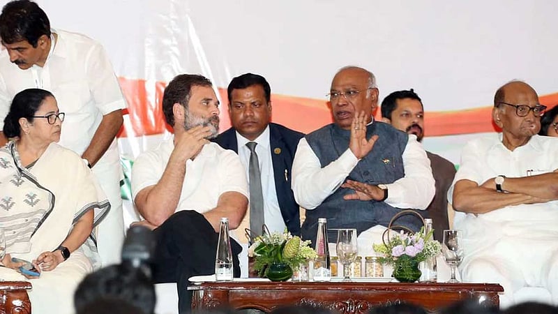 ভারতে তৃণমূল-এনসিপি মিলে ‘অখণ্ড কংগ্রেস’ হবে? জোরাল হচ্ছে জল্পনা
